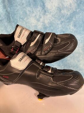 Shimano R106 Men’s Road Cycling Shoes Size 46 – SPD‑SL Cleats Included